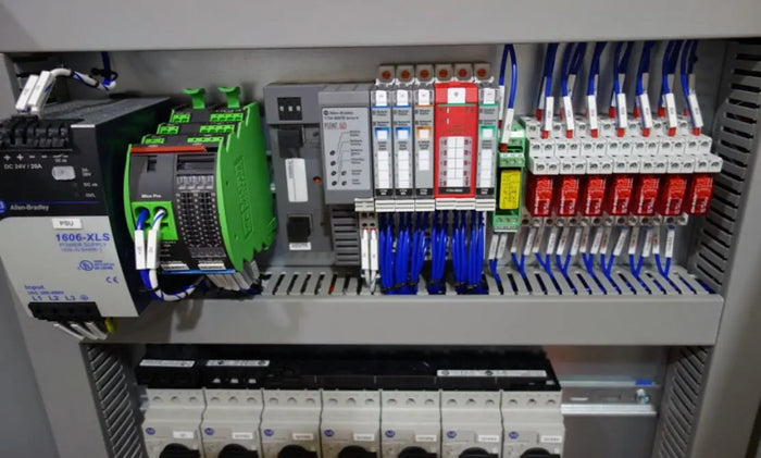 Safety Guidelines for Installing and Operating Allen Bradley PowerFlex 40 Drives